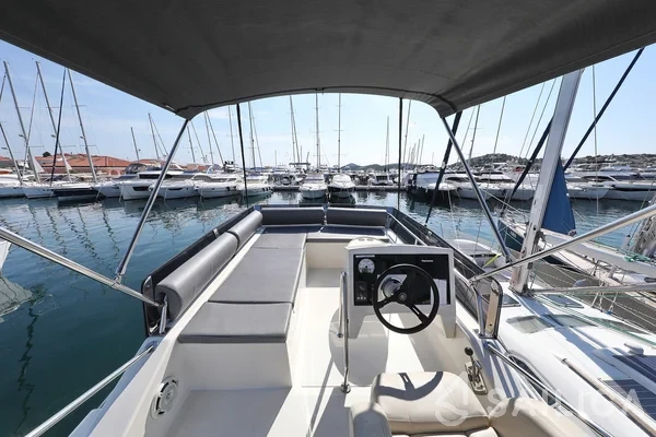 Futura 40 Grand Horizon - Yacht Charter Sailica