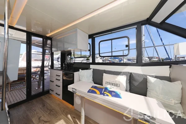 Futura 40 Grand Horizon - Yacht Charter Sailica