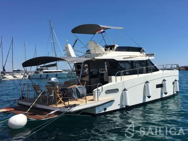 Futura 40 Grand Horizon - Yacht Charter Sailica