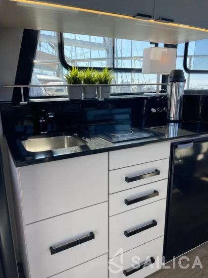 Futura 40 Grand Horizon - Yacht Charter Sailica