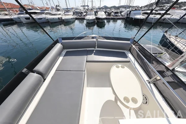 Futura 40 Grand Horizon - Yacht Charter Sailica