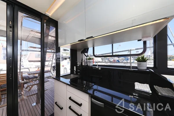 Futura 40 Grand Horizon - Yacht Charter Sailica