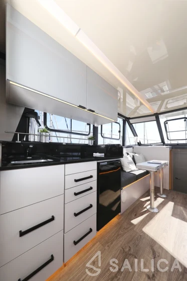 Futura 40 Grand Horizon - Yacht Charter Sailica