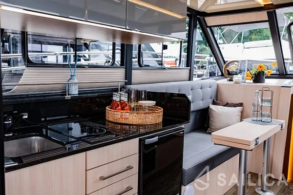 Futura 40 Grand Horizon - Yacht Charter Sailica