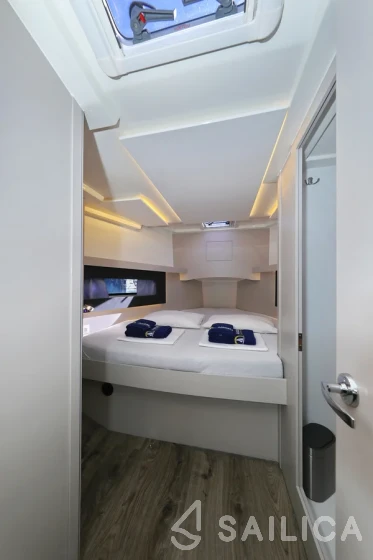 Futura 40 Grand Horizon - Yacht Charter Sailica