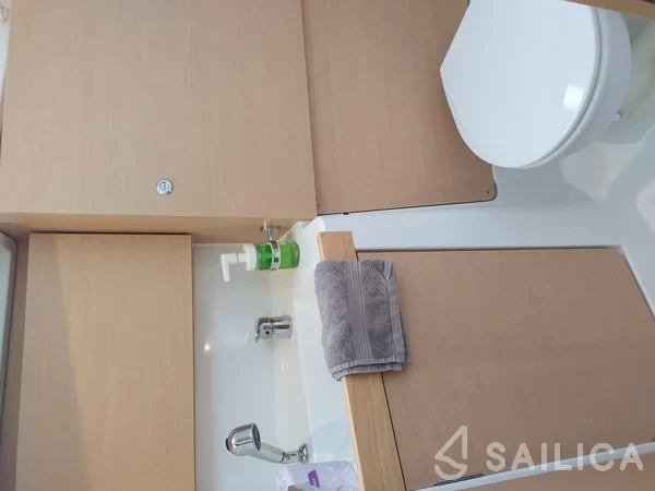 Oceanis 35 - Yacht Charter Sailica