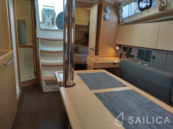Oceanis 35 - Yacht Charter Sailica