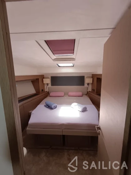 Prestige 590 Fly - Yacht Charter Sailica