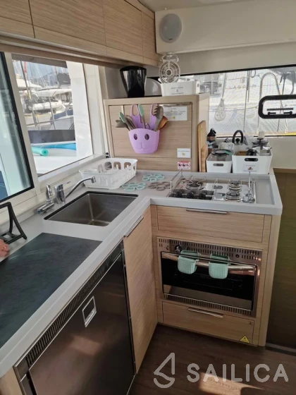 Lagoon 40 - Yacht Charter Sailica