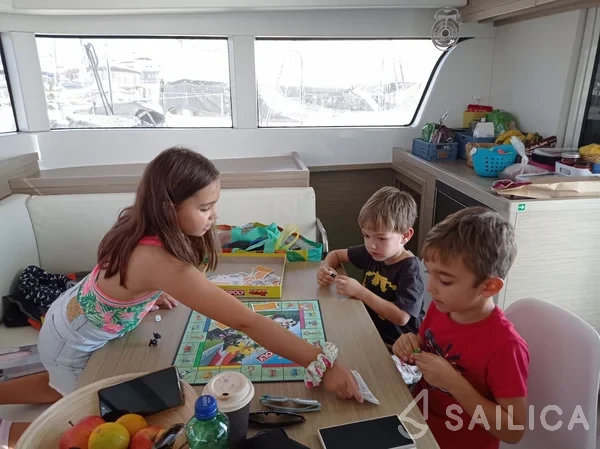 Lagoon 40 - Yacht Charter Sailica