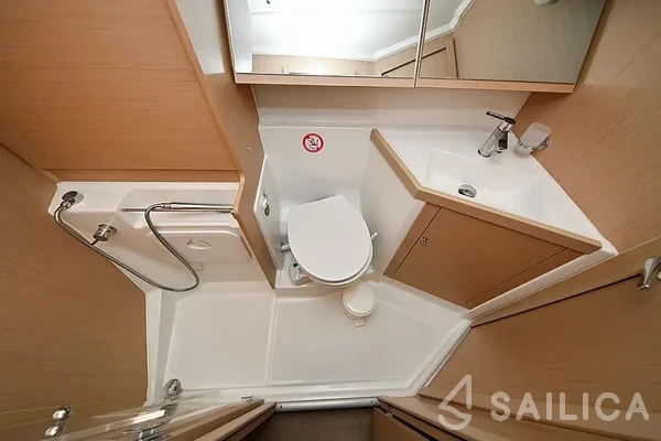 Oceanis 40.1 - Yacht Charter Sailica