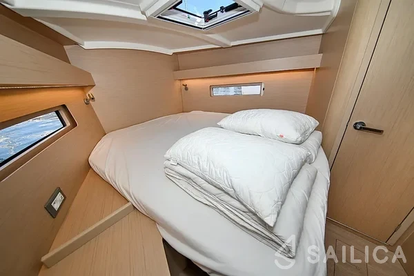 Oceanis 40.1 - Yacht Charter Sailica