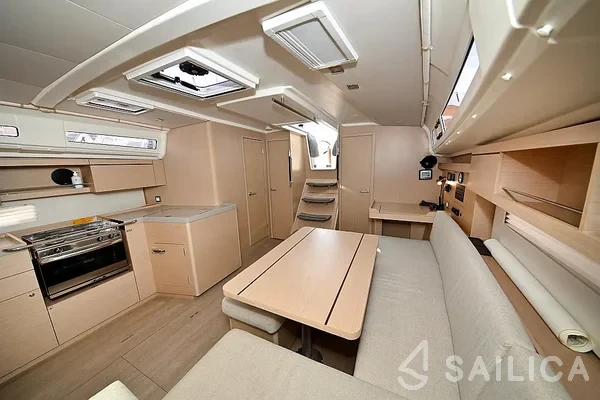 Oceanis 40.1 - Yacht Charter Sailica