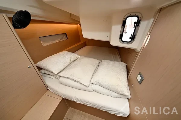 Oceanis 40.1 - Yacht Charter Sailica