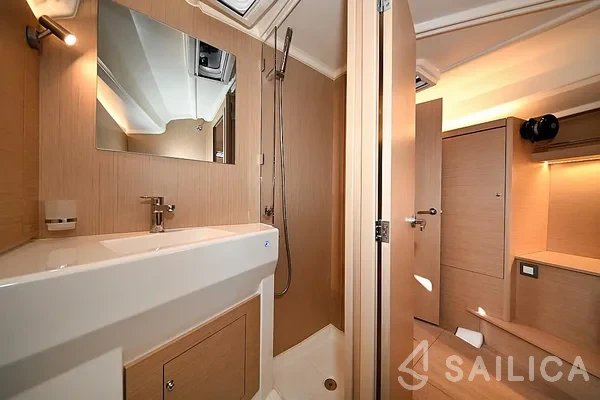 Oceanis 40.1 - Yacht Charter Sailica