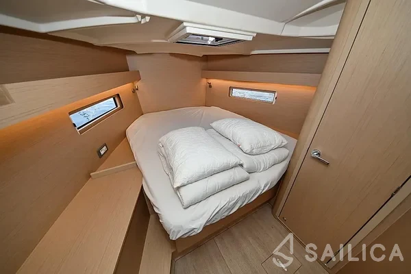 Oceanis 40.1 - Yacht Charter Sailica