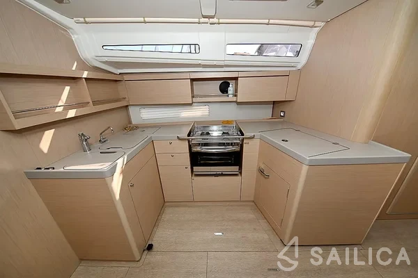 Oceanis 40.1 - Yacht Charter Sailica