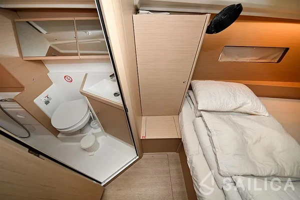 Oceanis 40.1 - Yacht Charter Sailica