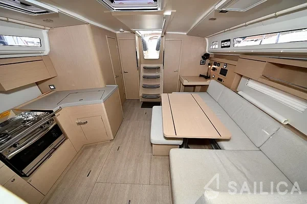 Oceanis 40.1 - Yacht Charter Sailica
