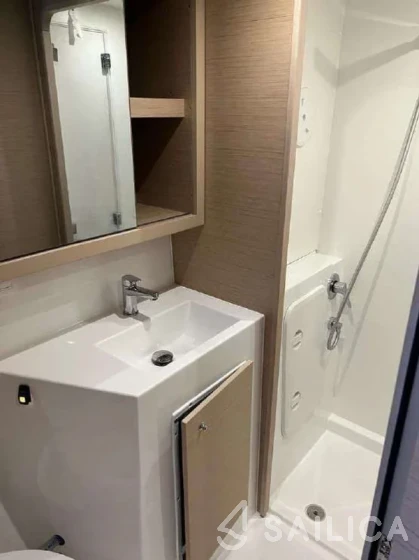 Lagoon 42 - Yacht Charter Sailica