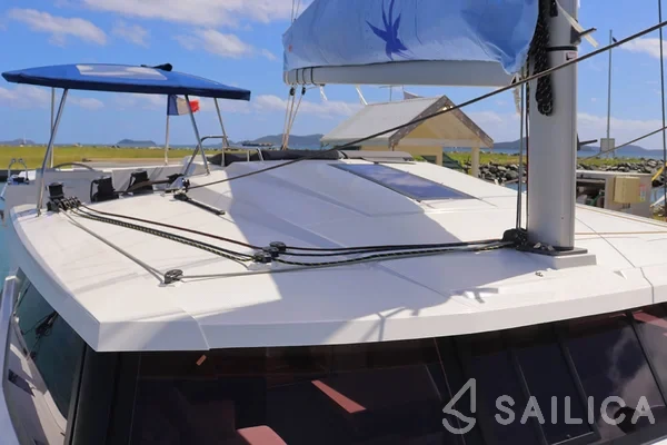 Astréa 42 - Yacht Charter Sailica