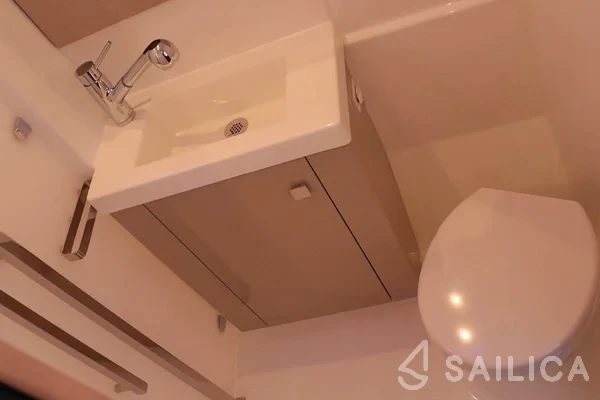 Astréa 42 - Yacht Charter Sailica