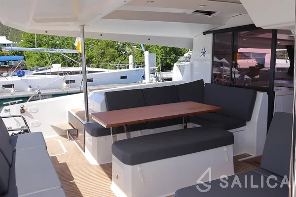 Astréa 42 - Yacht Charter Sailica