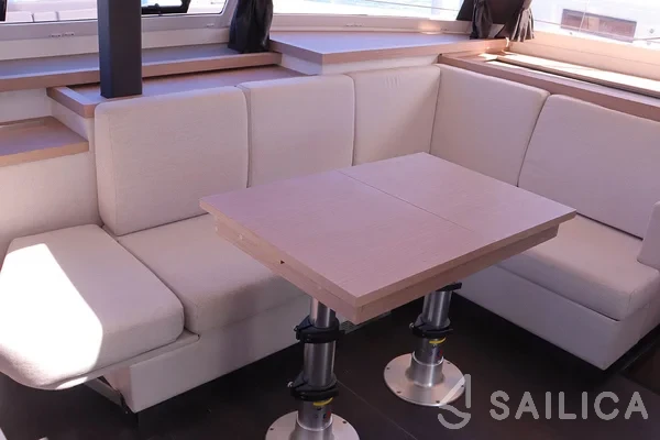 Astréa 42 - Yacht Charter Sailica