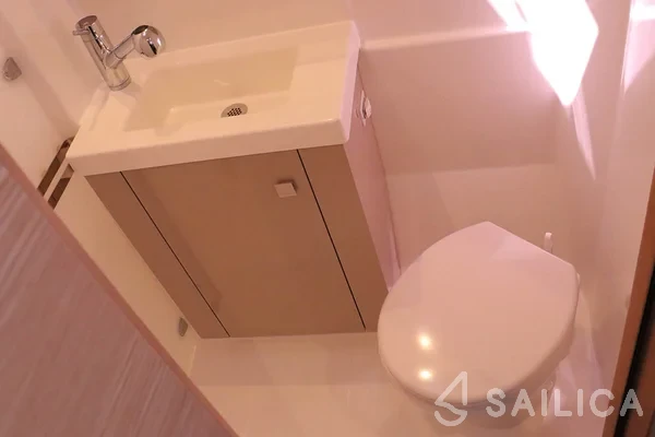 Astréa 42 - Yacht Charter Sailica