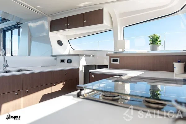 Bali 4.2 - Yacht Charter Sailica