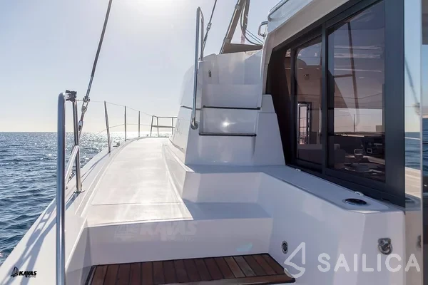 Bali 4.2 - Yacht Charter Sailica