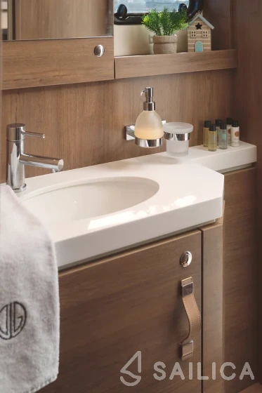 Bali 5.4. - Yacht Charter Sailica