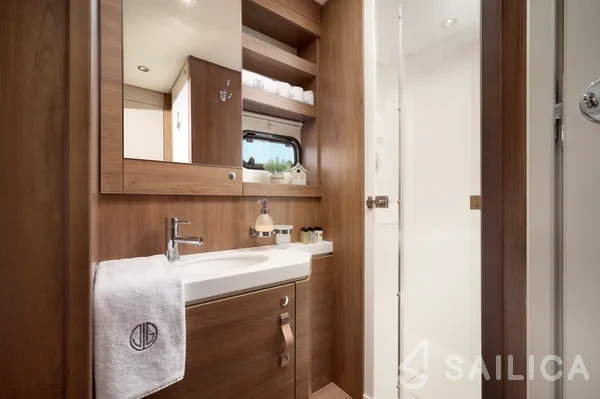 Bali 5.4. - Yacht Charter Sailica