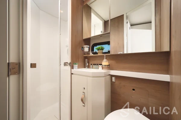 Bali 5.4. - Yacht Charter Sailica