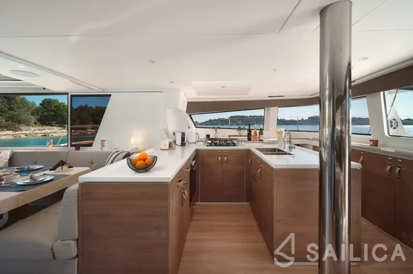 Bali 5.4. - Yacht Charter Sailica