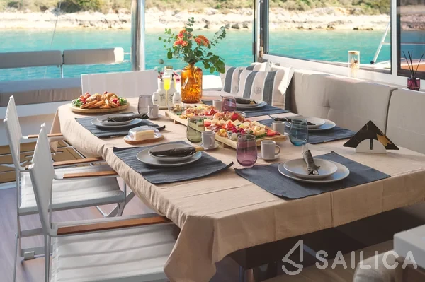 Bali 5.4. - Yacht Charter Sailica