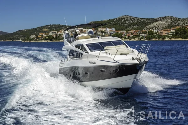 Sunseeker Manhattan 63 - Yacht Charter Sailica