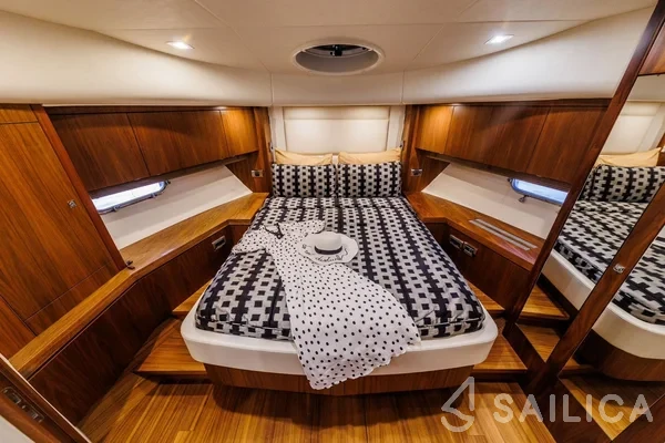 Sunseeker Manhattan 63 - Yacht Charter Sailica