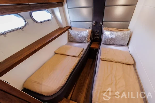 Sunseeker Manhattan 63 - Yacht Charter Sailica