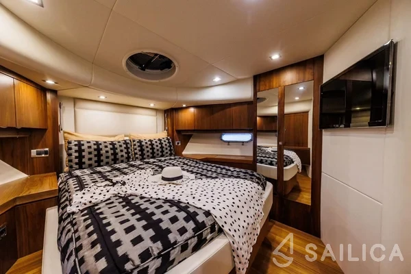 Sunseeker Manhattan 63 - Yacht Charter Sailica