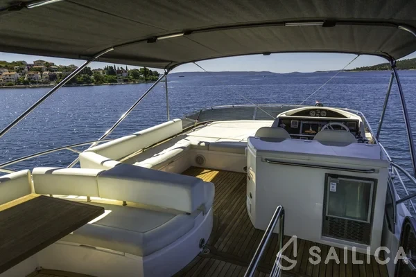 Sunseeker Manhattan 63 - Yacht Charter Sailica