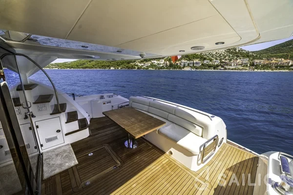 Sunseeker Manhattan 63 - Yacht Charter Sailica