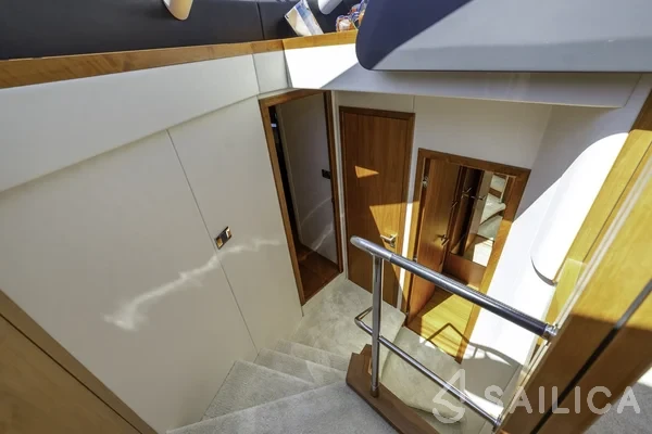 Sunseeker Manhattan 63 - Yacht Charter Sailica