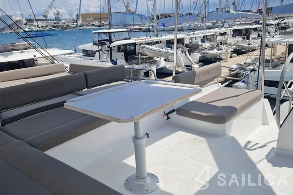 Bali 4.6 - Yacht Charter Sailica