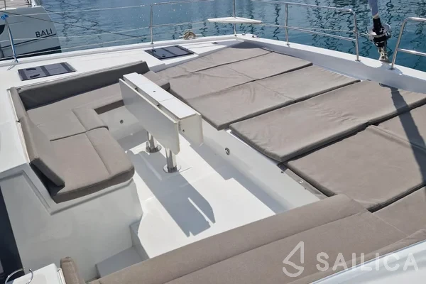 Bali 4.6 - Yacht Charter Sailica