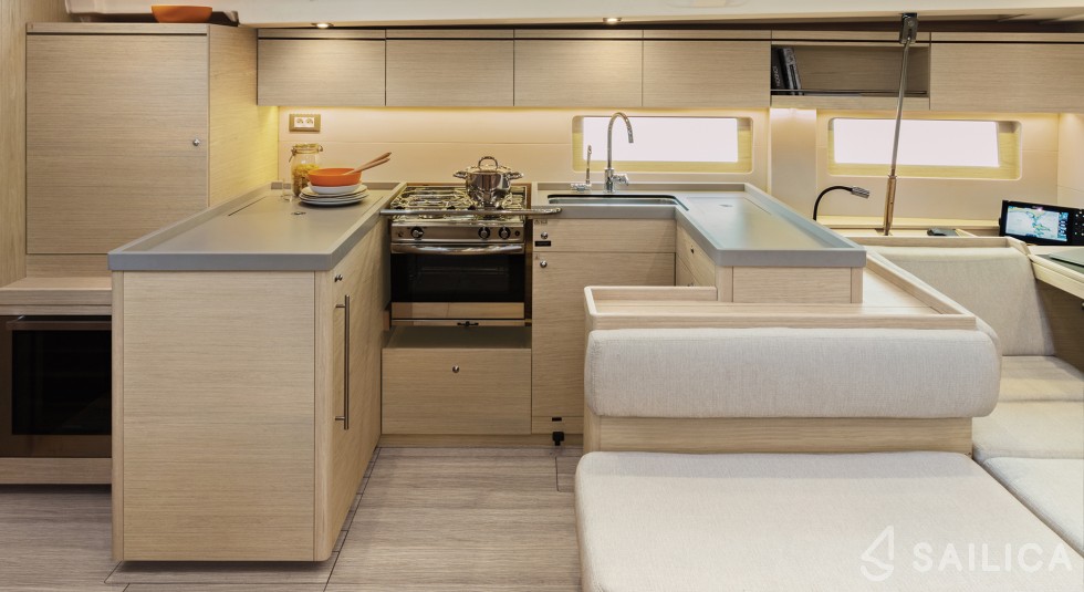 Oceanis 51.1 - Yacht Charter Sailica