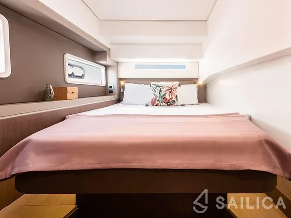 Bali 4.2 - Yacht Charter Sailica