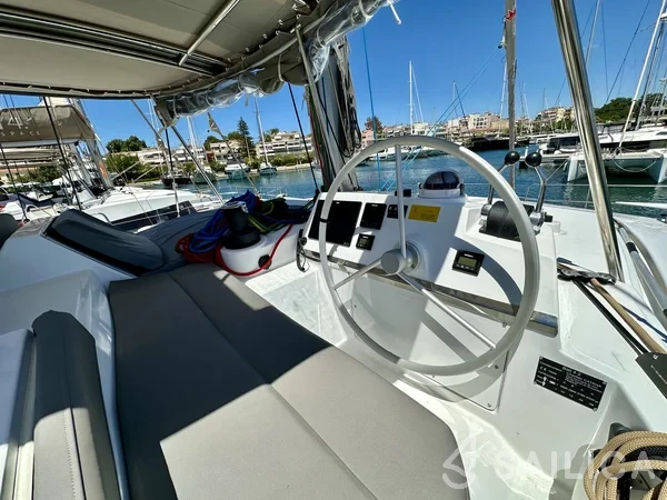 Bali 4.2 - Yacht Charter Sailica