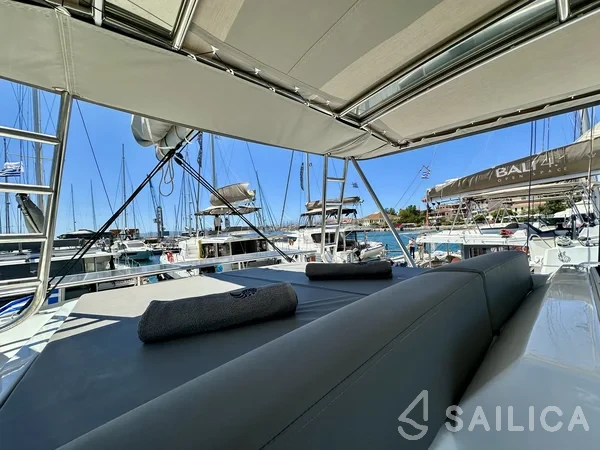 Bali 4.2 - Yacht Charter Sailica