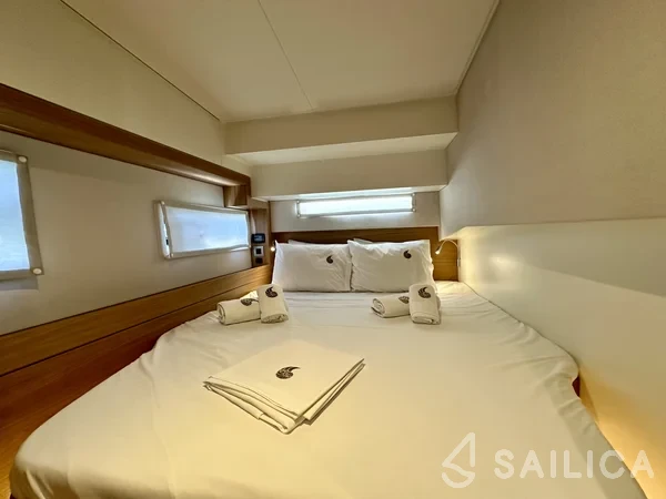 Bali 4.2 - Yacht Charter Sailica